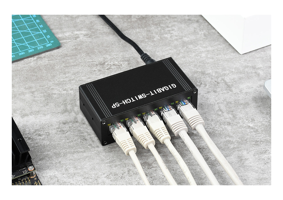 Gigabit-Switch-5P — інтерфейси RJ45 Ethernet та індикація