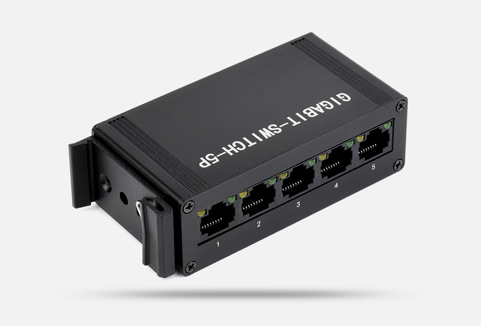 Gigabit-Switch-5P на DIN-рейці в промисловому корпусі